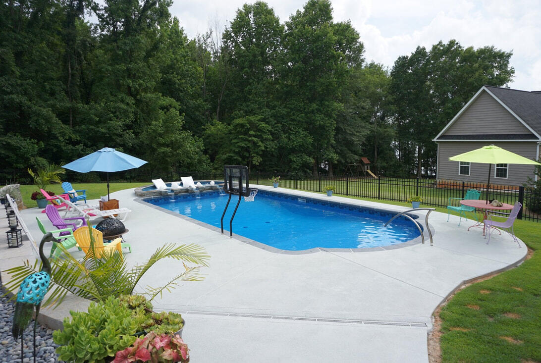 PATRICIAN WITH TANNING LEDGE